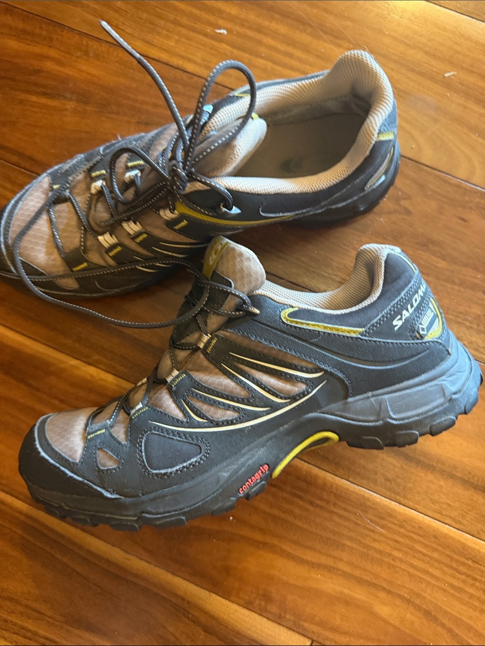Salomon Men's Athletic Trail Shoes in Gray and Yellow